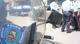 Dos policías heridos al manipular escopeta en Petare