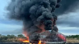 Controlan incendio en tanque de almacenamiento de crudo en el Zulia