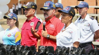 Realizan jornada social integral a estudiantes y familiares de la UNES