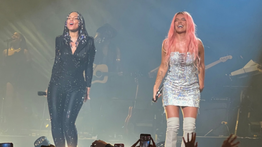 Karol G cumplió su sueño de compartir tarima con esta famosa cantante (+Video)