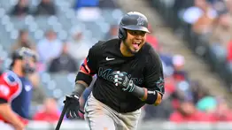 Luis Arráez mantiene la seguidilla de juegos dando hit