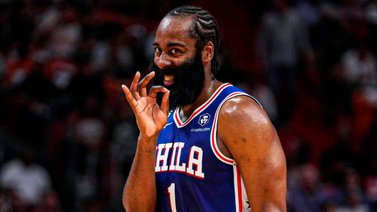 ¡James Harden al rescate! Los Sixers se mantienen con vida en los playoffs de la NBA