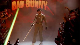 Bad Bunny sale victorioso tras pelea histórica de la WWE (+Fotos)