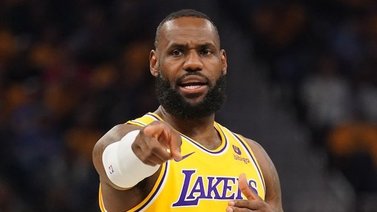Esta fue la reacción de LeBron James tras perder ante los Warriors