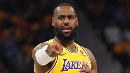 Esta fue la reacción de LeBron James tras perder ante los Warriors