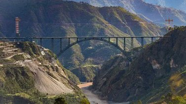 India construye el puente ferroviario más alto del mundo