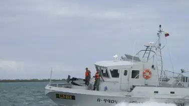 Rescatan a varias personas de embarcación con fallas mecánicas Rescatan a varias personas de embarcación con fallas mecánicas