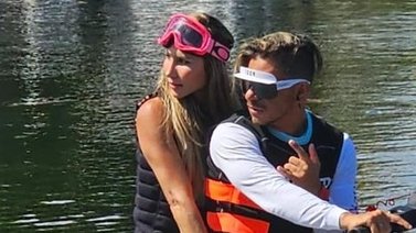 ¡Miren al Oscarcito! Acaramelado y de paseo con una ex de Chyno Miranda (+FOTOS)