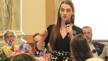 Por este motivo censuran a una legisladora transgénero en EEUU