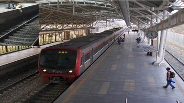 Usuarios caminan por rieles del ferrocarril de los Valles del Tuy (+Video)