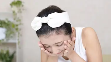 ¿Para qué sirve mojarse la cara después de maquillarse? ¿Para qué sirve mojarse la cara después de maquillarse?