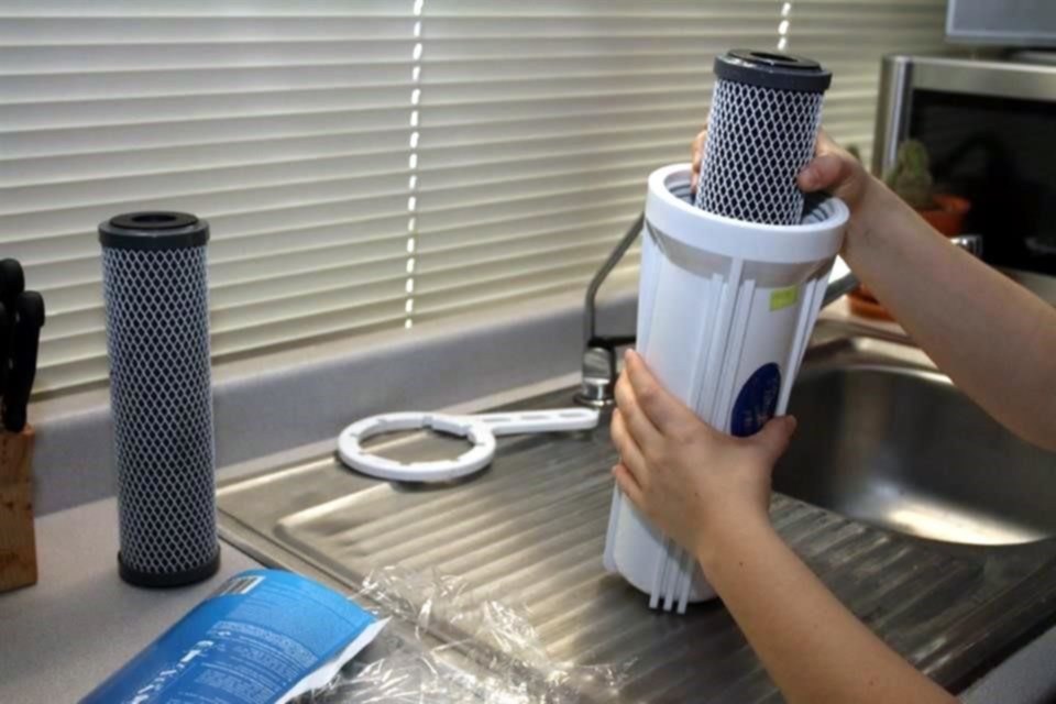 Cómo limpiar el purificador de agua en casa