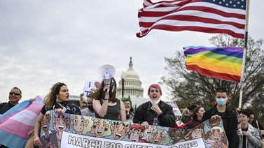 Estados Unidos prohibe a deportistas trans practicar en categorías femeninas
