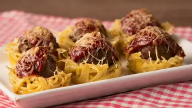 Canastas de espaguetis con albóndigas Canastas de espaguetis con albóndigas