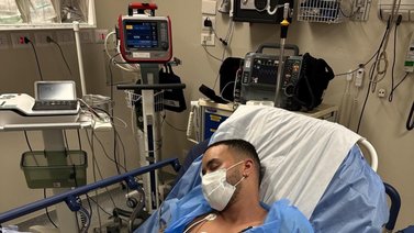 ¡Delicado! Prince Royce enseña el por qué está hospitalizado en Chile