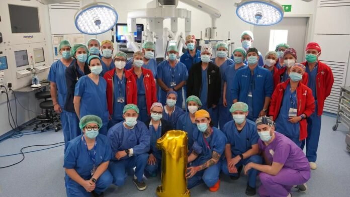 Hospital en España realiza el primer trasplante pulmonar con un robot Hospital en España realiza el primer trasplante pulmonar con un robot