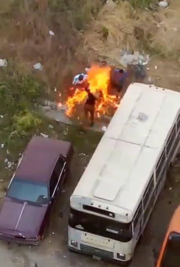 ¡Detenidos! Ya están tras las rejas los que quemaron al hombre vivo en Ciudad Tiuna