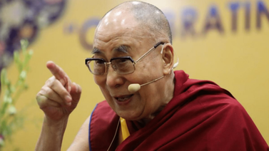 Así respondió el Dalai Lama tras críticas por polémico acto con un niño