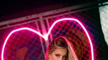 «Waoo» Katie Angel lanzó su primer merengue venezolano