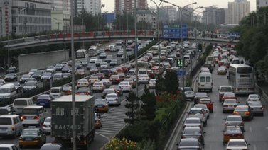 ¡Dulce como la miel! Este hombre causa sensación al conducir en China