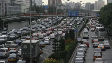 ¡Dulce como la miel! Este hombre causa sensación al conducir en China