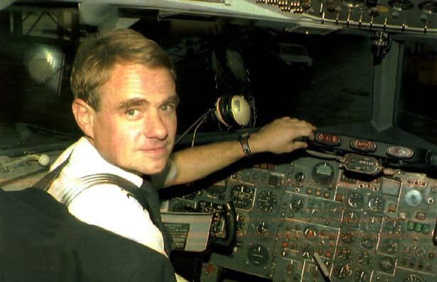 ¡Imposible! Fue succionado del avión a 20 mil pies de altura y sobrevivió