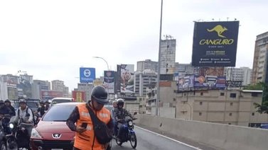 Muere un motorizado en violento choque en autopista Francisco Fajardo