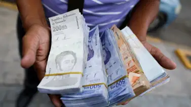 ¡Detenidos! Llevaban esta cantidad de bolívares oculta en su carro ¡Detenidos! Llevaban esta cantidad de bolívares oculta en su carro