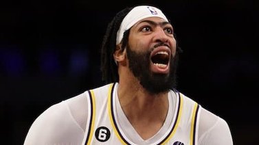 Anthony Davis brilla y los Lakers se acercan a los playoffs