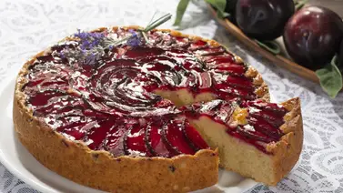 Torta esponjosa de yogur y ciruelas Torta esponjosa de yogur y ciruelas