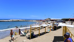 ¡SACA TUS CUENTAS!: Así se cotizan los toldos y sillas en La Guaira para la Semana Santa (+MONTOS)