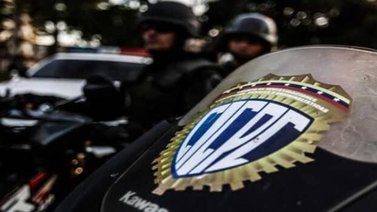 ¡Atrapada! Carterista azotaba a compradores en comercios de Chacao