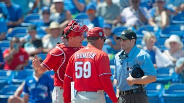 ¡Increíble! Árbitro expulsa al catcher J.T. Realmuto por esta razón