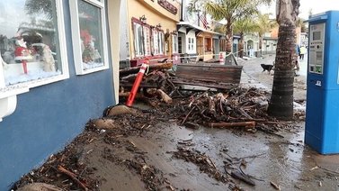 Tormenta deja varios muertos en California