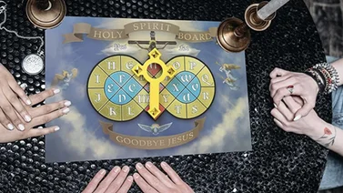 Alertan sobre ritual satánico disfrazado de juego de mesa