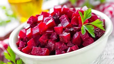 Ensalada de remolacha: ¡sabor y color en un solo plato! Ensalada de remolacha: ¡sabor y color en un solo plato!