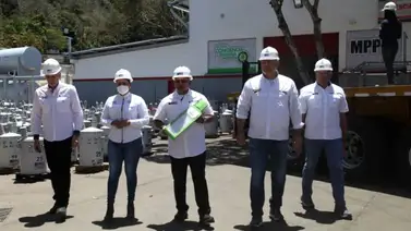 Entregan 30 mil luminarias y 400 transformadores a trabajadores del SEN Entregan 30 mil luminarias y 400 transformadores a trabajadores del SEN