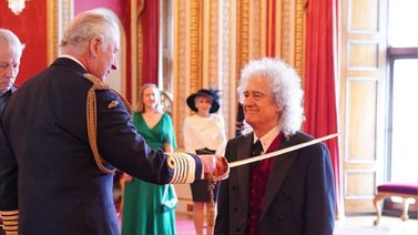 Carlos III otorgó este importante título a guitarrista de Queen