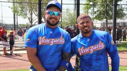 ¡Cuidado con el gato! Compañeros le jugaron alocada broma a Eduardo Escobar
