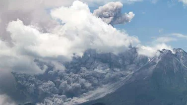 Erupción del volcán Merapi genera temor en la población de Indonesia
