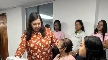 ¡Entérate! Alcaldía de Caracas entregó estos implementos a emprendedoras