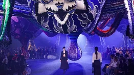 Dior convierte la pasarela en un cuento de hadas