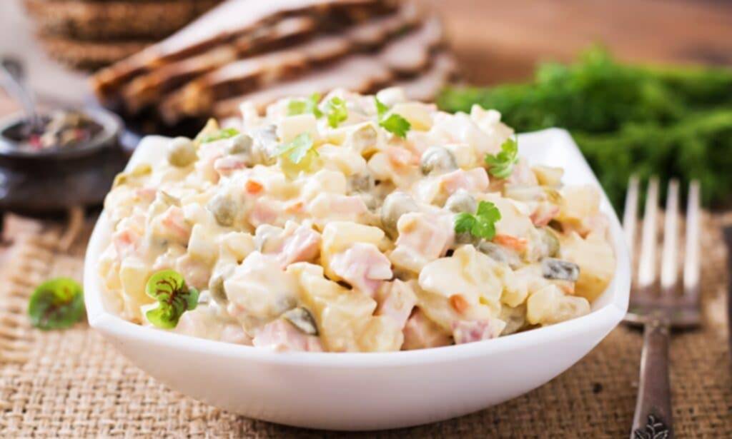 Ensalada de gallina, fresco acompañante para tus comidas
