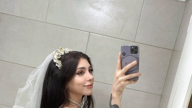 La influencer argentina Sofi Maure se casa con ella misma