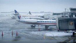 Cancelan miles de vuelos en EEUU por tormenta invernal