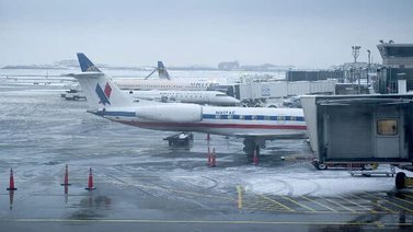 Cancelan miles de vuelos en EEUU por tormenta invernal