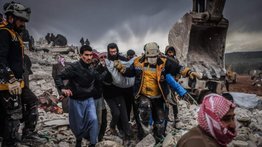 Siria aceptó abrir cruces para llevar ayuda por el sismo a territorio enemigo