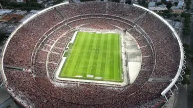 Muere hincha de River en Argentina tras caer del autobús: Iba camino al Monumental Muere hincha de River en Argentina tras caer del autobús: Iba camino al Monumental