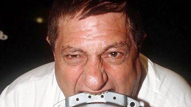 ¡Increíble! Este hombre se comió 18 bicicletas y un avión
