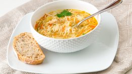 Sopa con fideos: un plato reconfortante